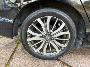 Honda Grace DAA-GM4 - Image 3