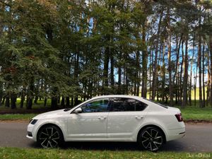 Skoda Octavia 2018 TDI In Candy White - Image 4