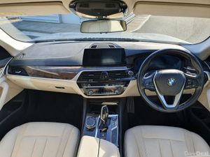 BMW 5-Series 520d SE Saloon - Image 4