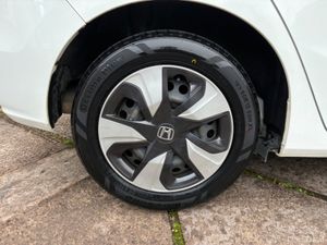 Honda Fit DAA-GP5 - Image 3