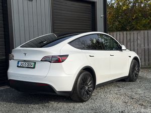 242 Tesla Model Y RWD - Image 4