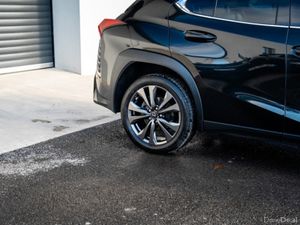 Lexus UX 250H F SPORT DESIGN - Image 4