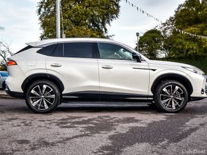 MG HS Trophy 1.5 PHEV Auto - Image 3