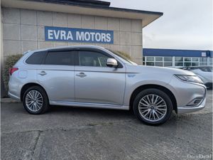 Mitsubishi Outlander G 4WD PLUS PHEV AUTOMATIC 2.4 - Image 3