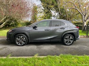Lexus UX 2023 DYNAMIC HYBRID - Image 3