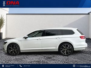 Volkswagen Passat HIGHLINE - AUTO - 42KMS - Image 3