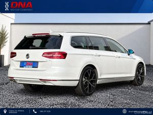 Volkswagen Passat HIGHLINE - AUTO - 42KMS - Image 4