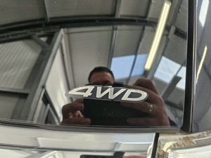 15 MITSUBISHI OUTLANDER 4WD PHEV - Image 4