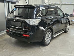 15 MITSUBISHI OUTLANDER 4WD PHEV - Image 3