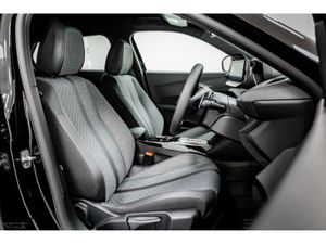 Peugeot 2008 Allure 1.2 Hybrid Auto 110HP - Image 3