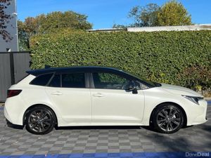 Toyota Corolla TOURING WXB 1.8 HYBRID AUTO // HALF - Image 2