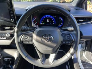Toyota Corolla TOURING WXB 1.8 HYBRID AUTO // HALF - Image 4