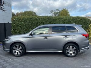 Mitsubishi Outlander G-PLUS PACKAGE AWD 2.4 HYBRID - Image 3