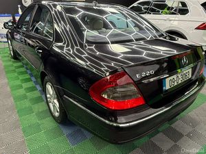 Mercedes-Benz E-Class 2009  **Trade Sale ** - Image 4