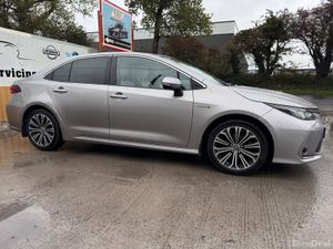 202 Toyota Corolla 1.8 Hybrid Luna Sport Saloon - Image 3