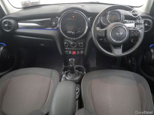 Mini Cooper 5-Door Cooper Classic - Image 4