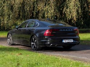 2019 VOLVO S90 D4 R-DESIGN AT 4DR AUTO 5DR - Image 4