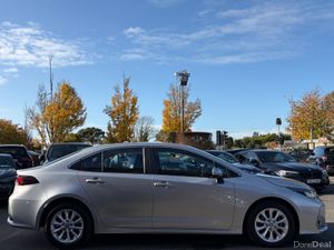 2022 Toyota Corolla Luna Hybrid Auto *Choice of 2* - Image 4