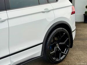 2023 VOLKSWAGEN TIGUAN RLINE BLACK EDITION TOP SPE - Image 3