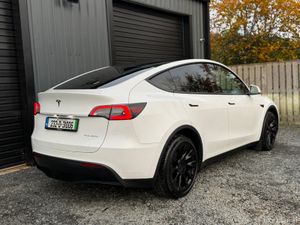232 Tesla Model Y Long Range AWD - Image 4