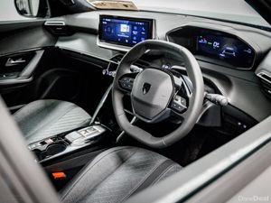 Peugeot 2008 eAllure 54kWh 156bhp - Image 2