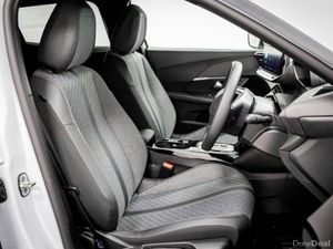 Peugeot 2008 Allure 1.2 Hybrid Auto 110HP - Image 3