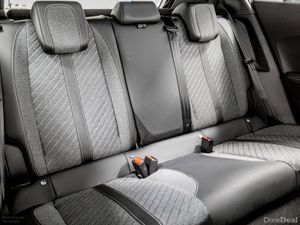 Peugeot 2008 Allure 1.2 Hybrid Auto 110HP - Image 4