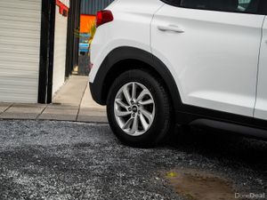 2017 Hyundai Tucson 1.6 GDi SE Nav Petrol Manual - Image 4
