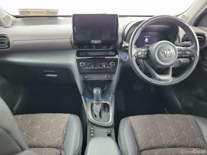 Toyota Yaris Cross 1.5 Hybrid CVT Sol Bitone**Iris - Image 4
