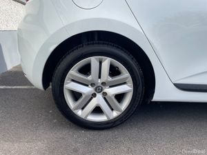 DYNAMIQUE - BLUETOOTH STREAMING - LOW TAX - PETROL - Image 2