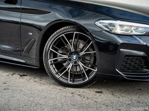 BMW 5-Series 520D M SPORT - Image 3