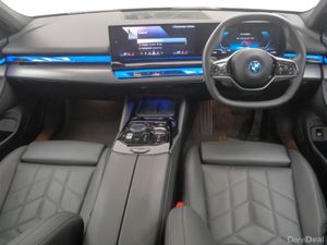 BMW i5 eDrive40 Sport Edition Touring - Image 4