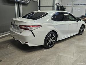 202 TOYOTA CAMRY HYBRID WORLD SPORT EDITION - Image 3