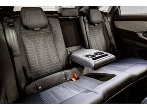 Peugeot 3008 E-GT 73kWh 210HP - Image 4