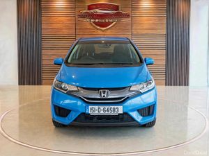 2015 Honda Fit Hybrid / Leather Spec/ CarPlay - Image 3