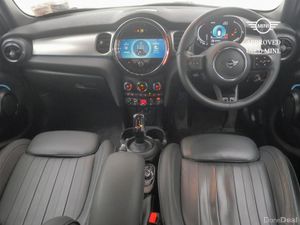 Mini Cooper 5-Door Cooper Exclusive - Image 4