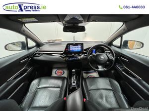 Toyota C-HR 1.8 Hybrid, Reversing camera, Automati - Image 2