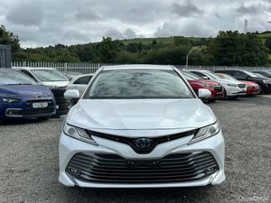 Toyota Camry 2.5L Automatic Petrol Hybrid Low Mile - Image 2