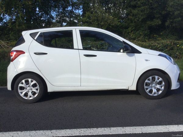 Hyundai i10 Hatchback, Petrol, 2016, White