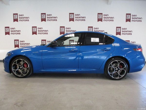 Alfa Romeo Giulia Saloon, Petrol, 2026, Blue