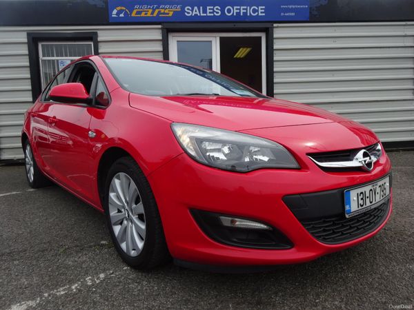 Opel Astra Saloon, Diesel, 2013, Red