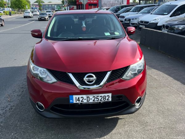 Nissan Qashqai Hatchback, Diesel, 2014, Red