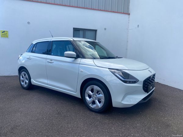 Suzuki Swift Hatchback, Petrol Hybrid, 2025, White