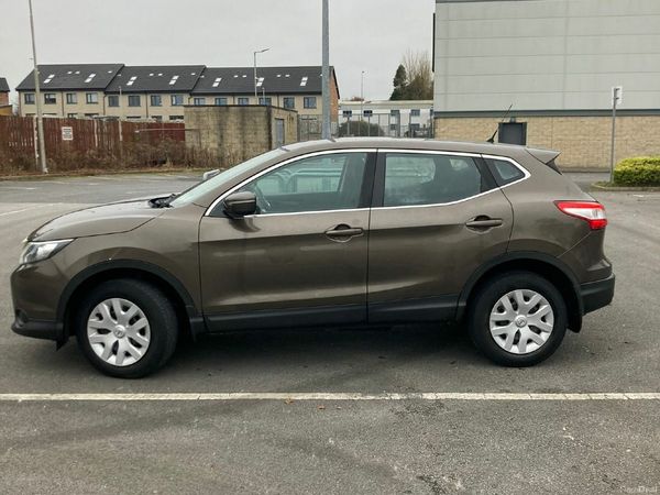 Nissan Qashqai Hatchback, Diesel, 2014, Brown