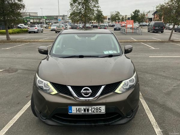 Nissan Qashqai Hatchback, Diesel, 2014, Brown