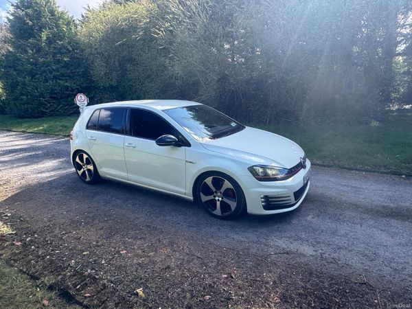 Volkswagen Golf Hatchback, Petrol, 2016, White