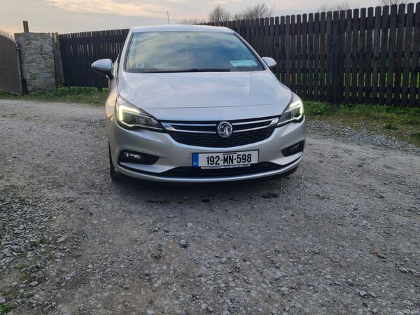Vauxhall Astra Hatchback, Diesel, 2019, Silver