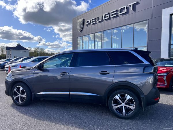 Peugeot 5008 MPV, Petrol, 2023, Grey