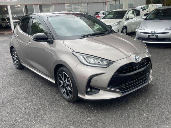 Toyota Yaris Hatchback, Petrol Hybrid, 2020, Beige