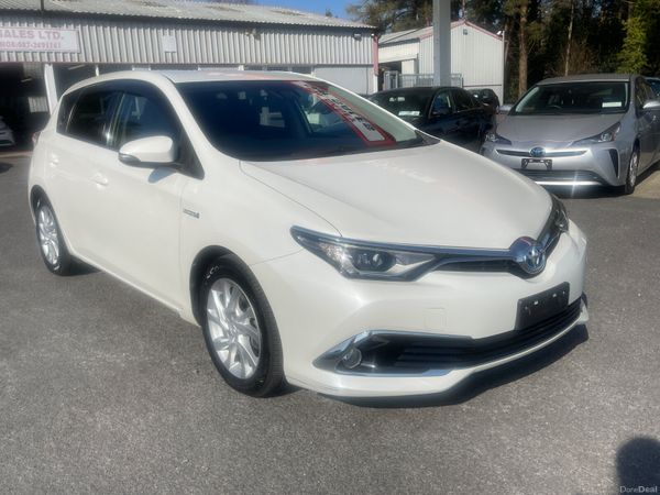 Toyota Auris Hatchback, Petrol Hybrid, 2016, White